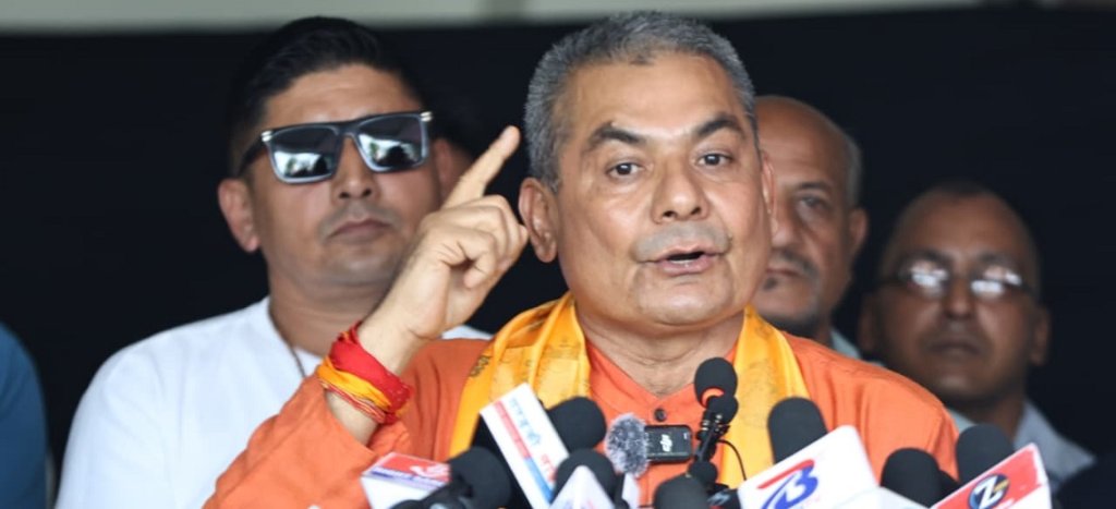 ज्ञानेन्द्र शाहलाई दुर्गा प्रसाईंको सन्देश : राजा बन्न पृथ्वीनारायण जस्तै मैदानमा आउनुपर्छ