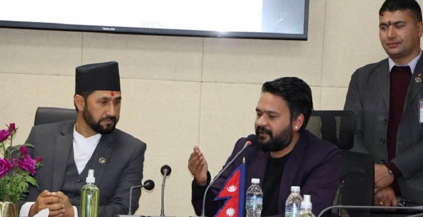 रवि भन्छन्- घण्टी बजाउने कि लौरो टेक्ने, समयले बताउने छ