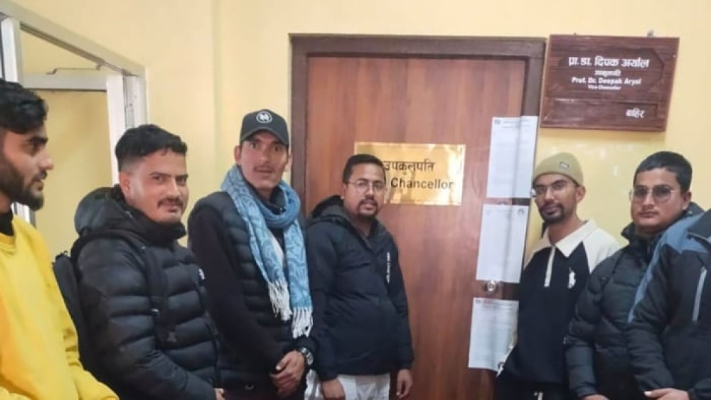 अखिल क्रान्तिकारीको तालाबन्दीले त्रिवि एक सातादेखि ठप्प