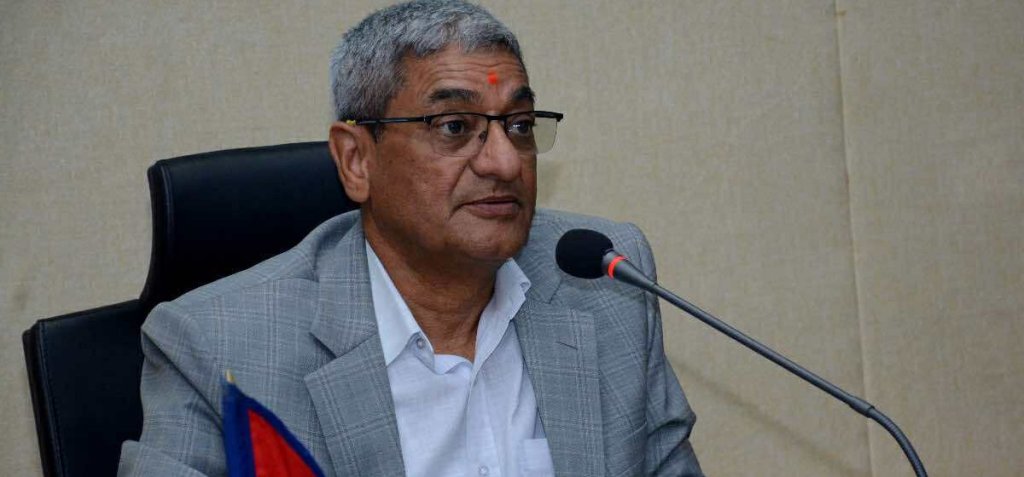 छानबिन आयोगमा बयान दिने कि नदिने दोधारमा लेखक, सभापति देउवासँग परामर्श गर्दै